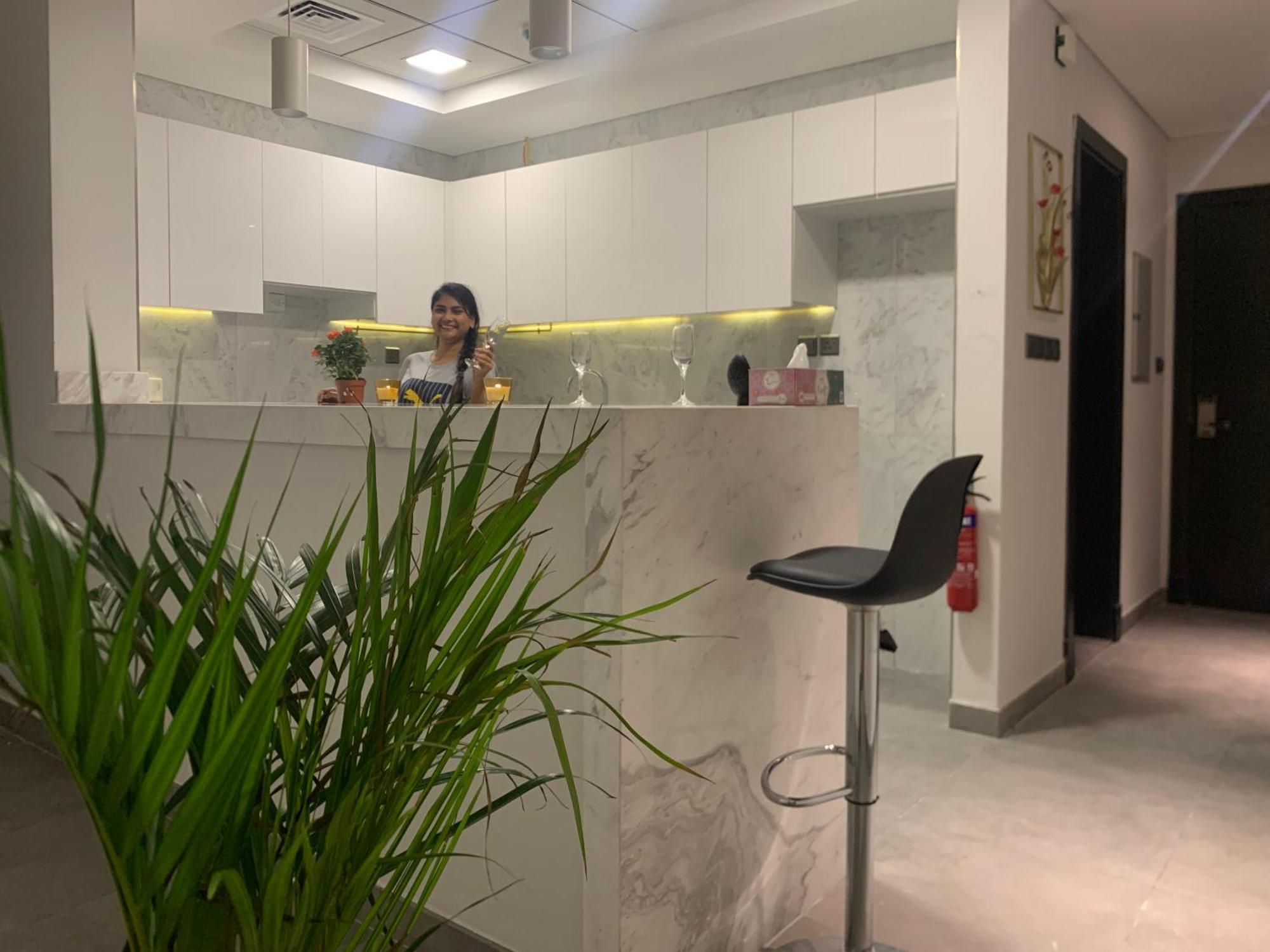 Urban Nest Hostel Burj Khalifa View Дубай Екстериор снимка