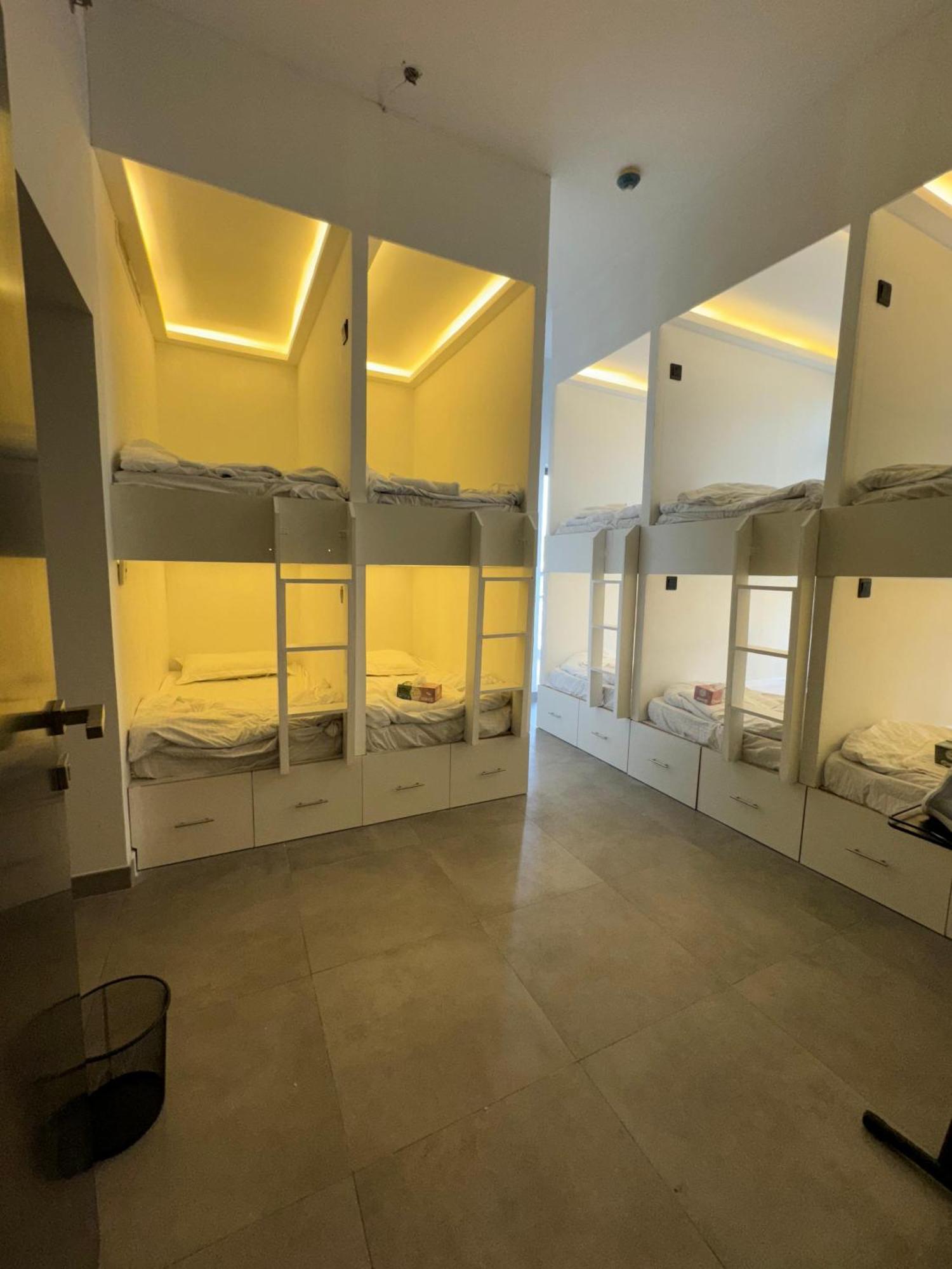 Urban Nest Hostel Burj Khalifa View Дубай Екстериор снимка