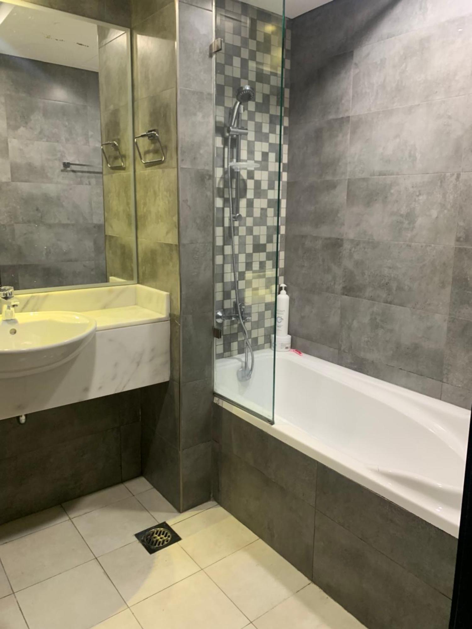 Urban Nest Hostel Burj Khalifa View Дубай Екстериор снимка