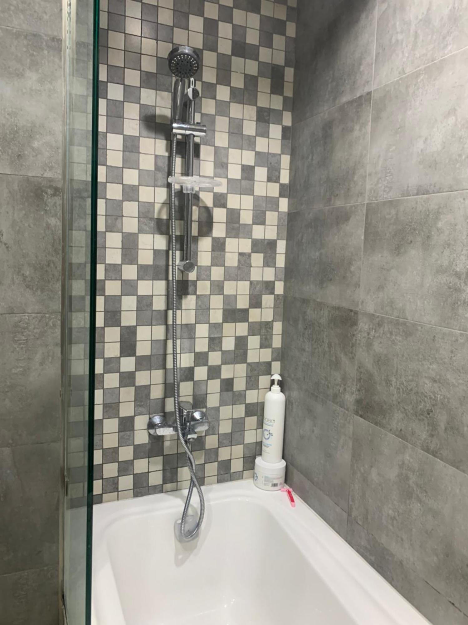 Urban Nest Hostel Burj Khalifa View Дубай Екстериор снимка